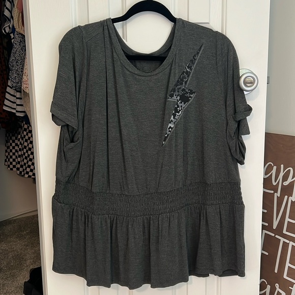 NWT Torrid T-shirt with lighting bolt - Picture 1 of 5